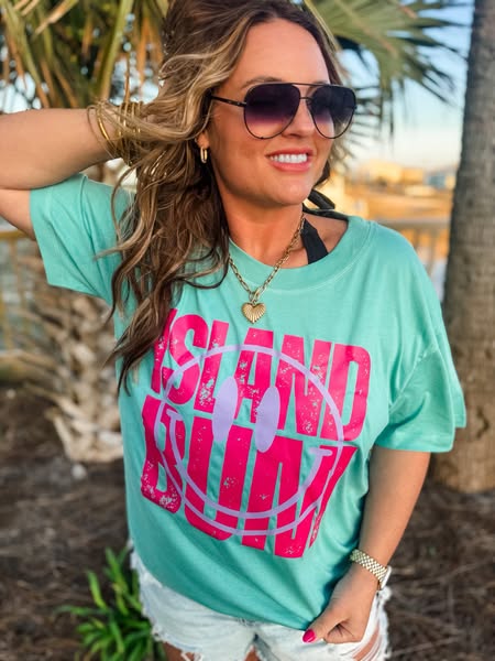 ISLAND Bum - Graphic Tee