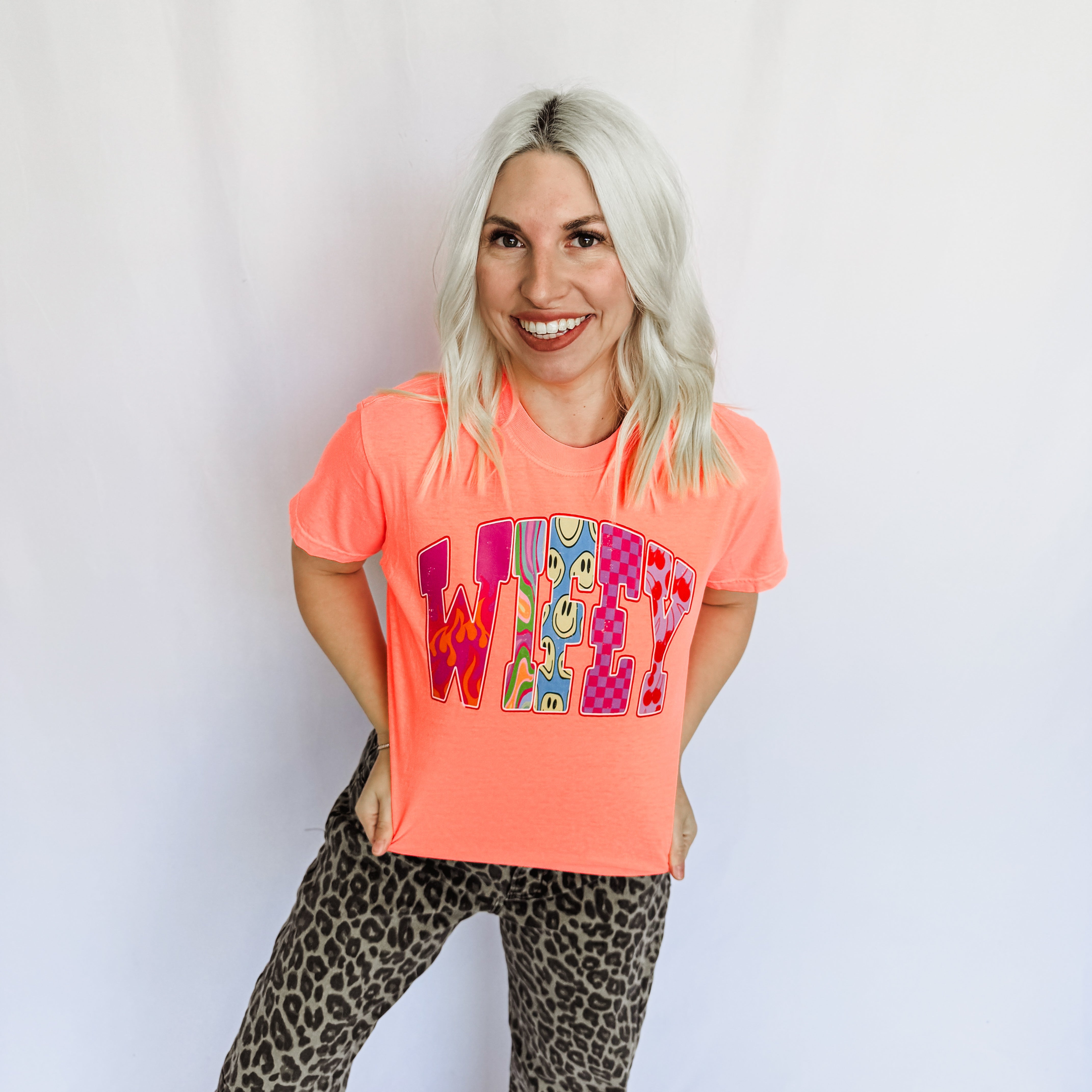 Retro Wifey Graphic Tee – Carlton & Co.