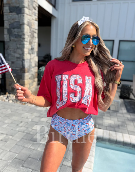 USA Daisy Graphic Tee on Paprika